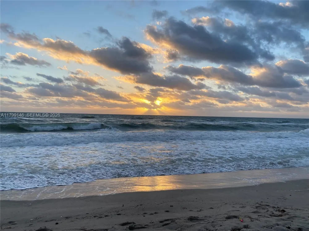 1700 Pierce St, Hollywood, FL 33020