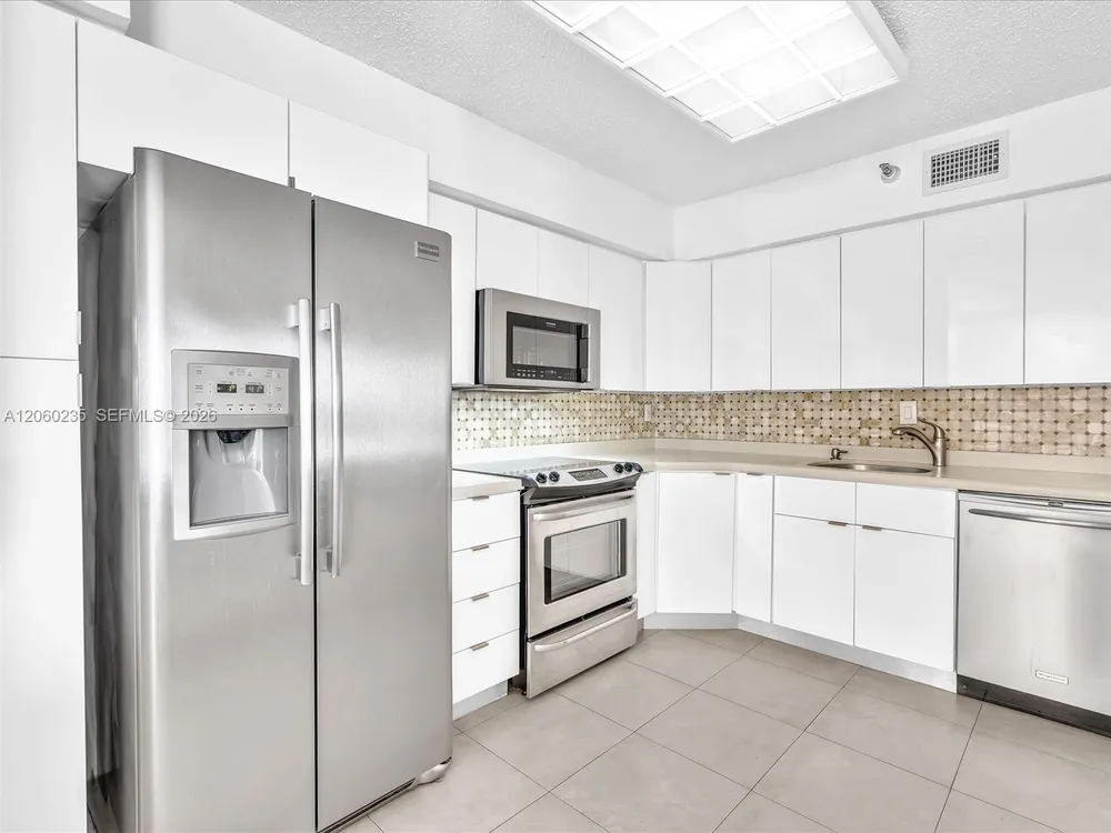 3530 Mystic Pointe Dr, Aventura, FL 33180