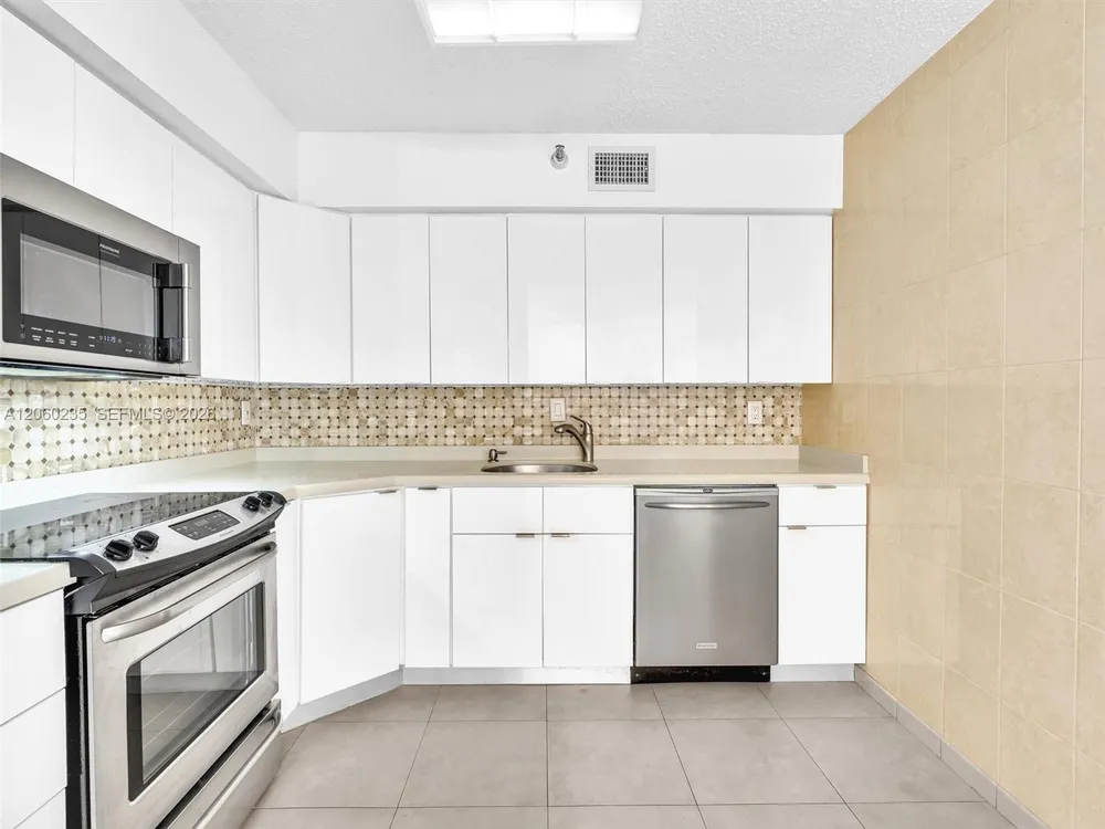 3530 Mystic Pointe Dr, Aventura, FL 33180