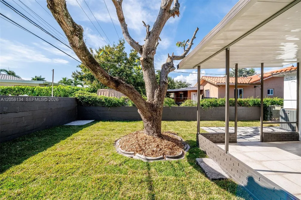 2340 SW 16th St, Miami, FL 33145