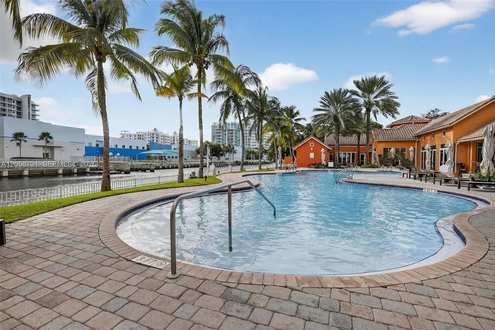 3330 NE 190th St, Aventura, FL 33180