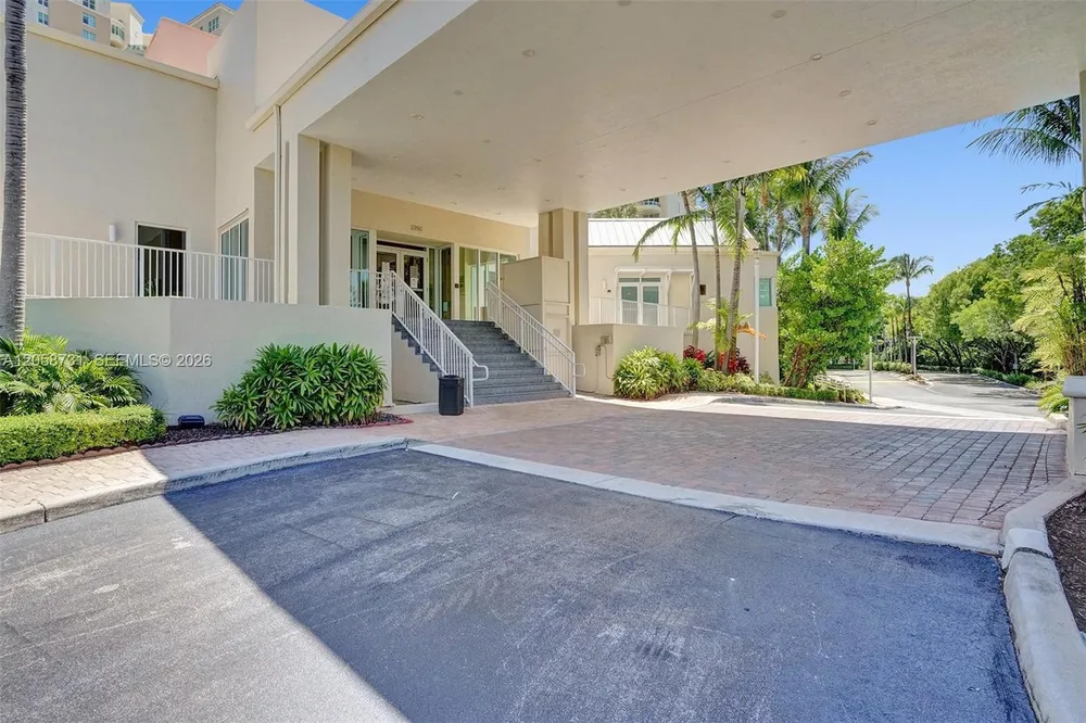 3330 NE 190th St, Aventura, FL 33180
