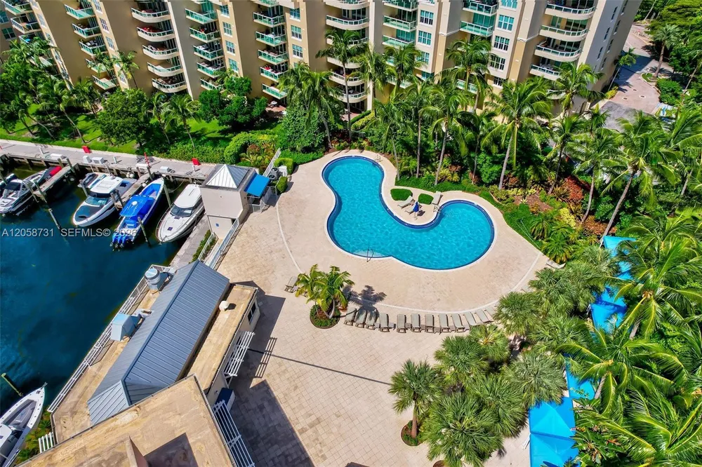 3330 NE 190th St, Aventura, FL 33180