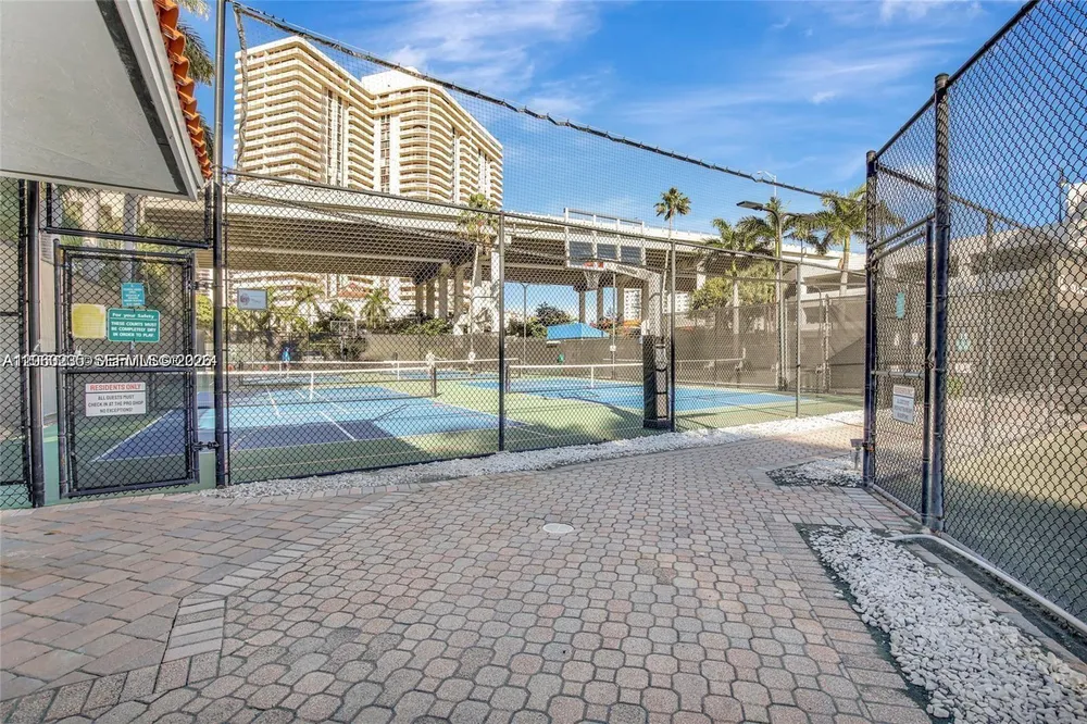 3530 Mystic Pointe Dr, Aventura, FL 33180