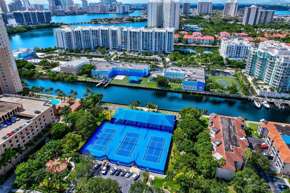 3330 NE 190th St, Aventura, FL 33180