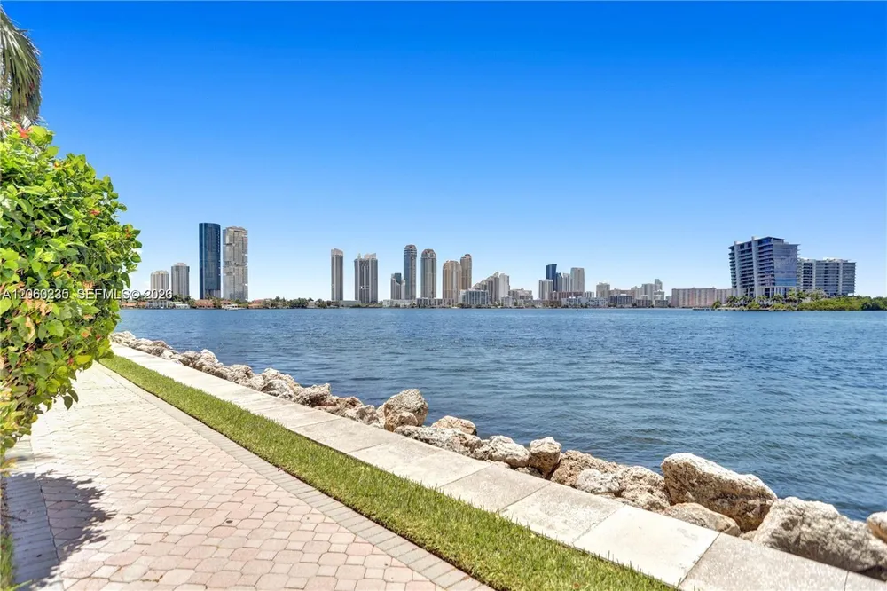 3530 Mystic Pointe Dr, Aventura, FL 33180
