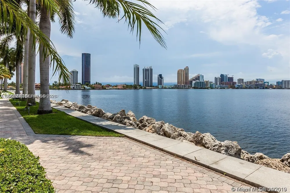 3530 Mystic Pointe Dr, Aventura, FL 33180