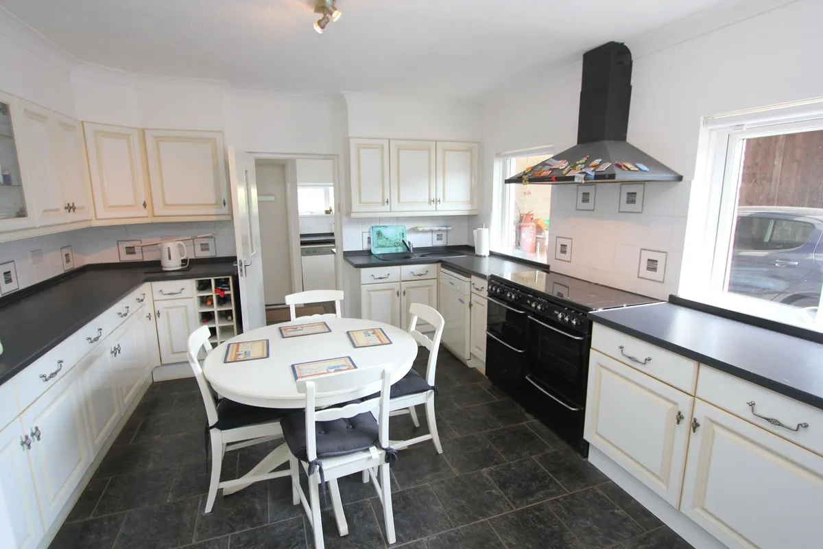 West Aberthaw, Barry, CF62