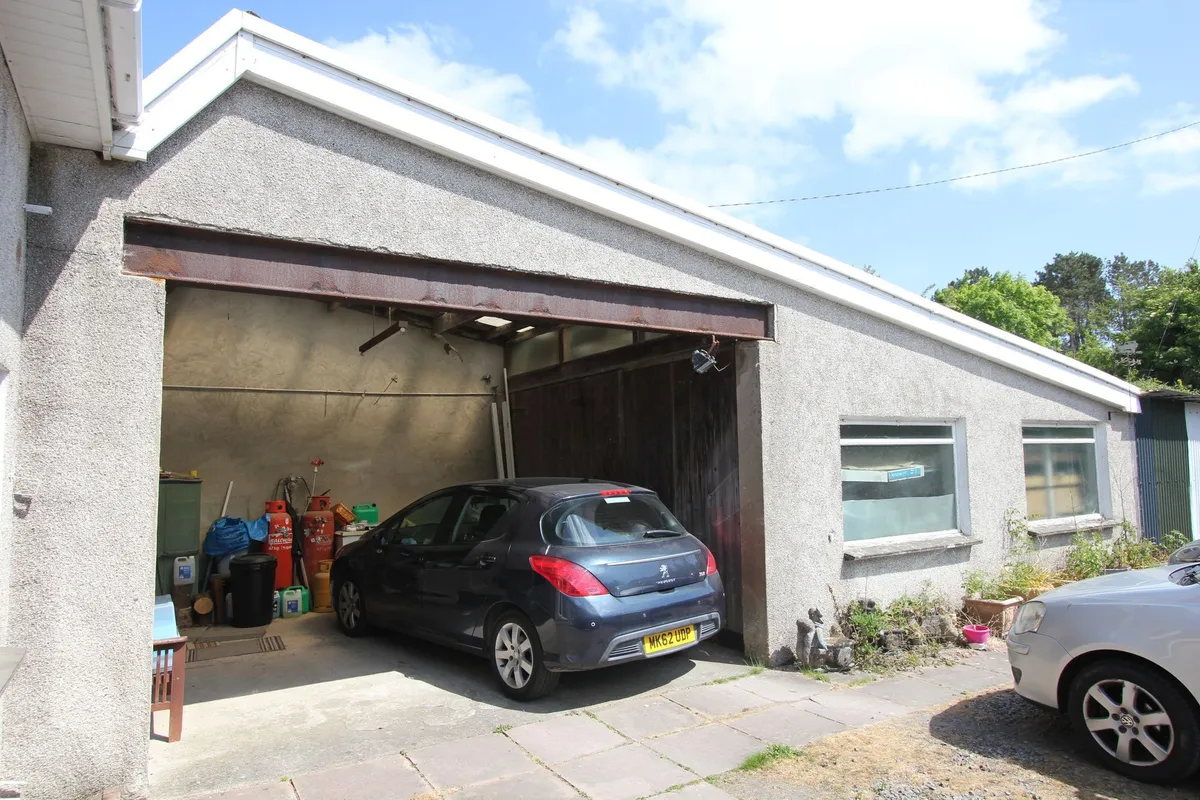 West Aberthaw, Barry, CF62