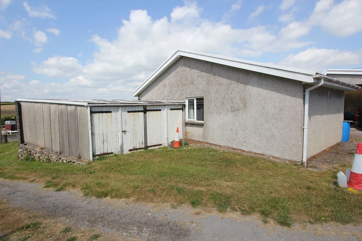 West Aberthaw, Barry, CF62