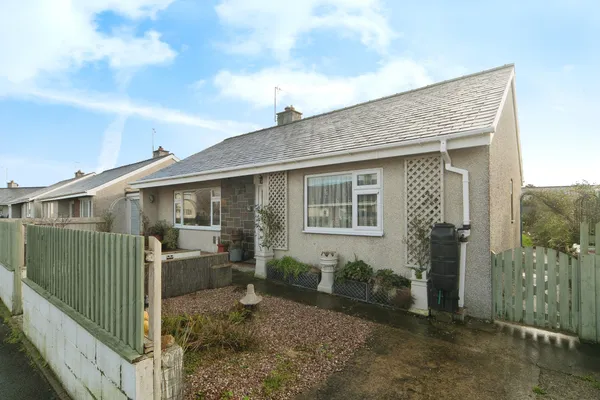 Lon Ceredigion, Pwllheli, Gwynedd, LL53