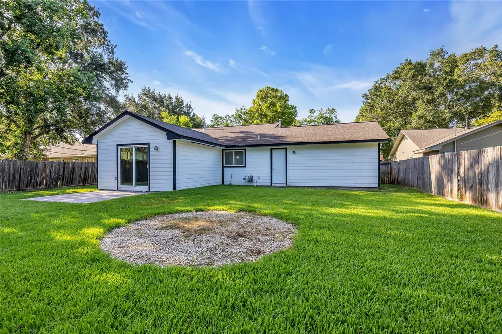6930 Neff St, Houston, TX 77074