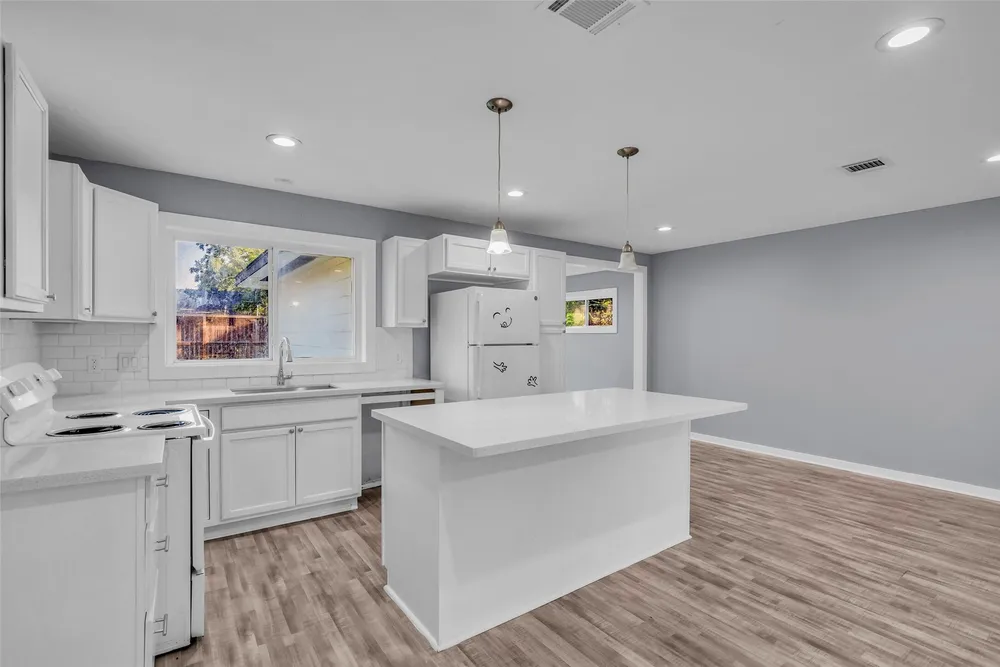 6930 Neff St, Houston, TX 77074