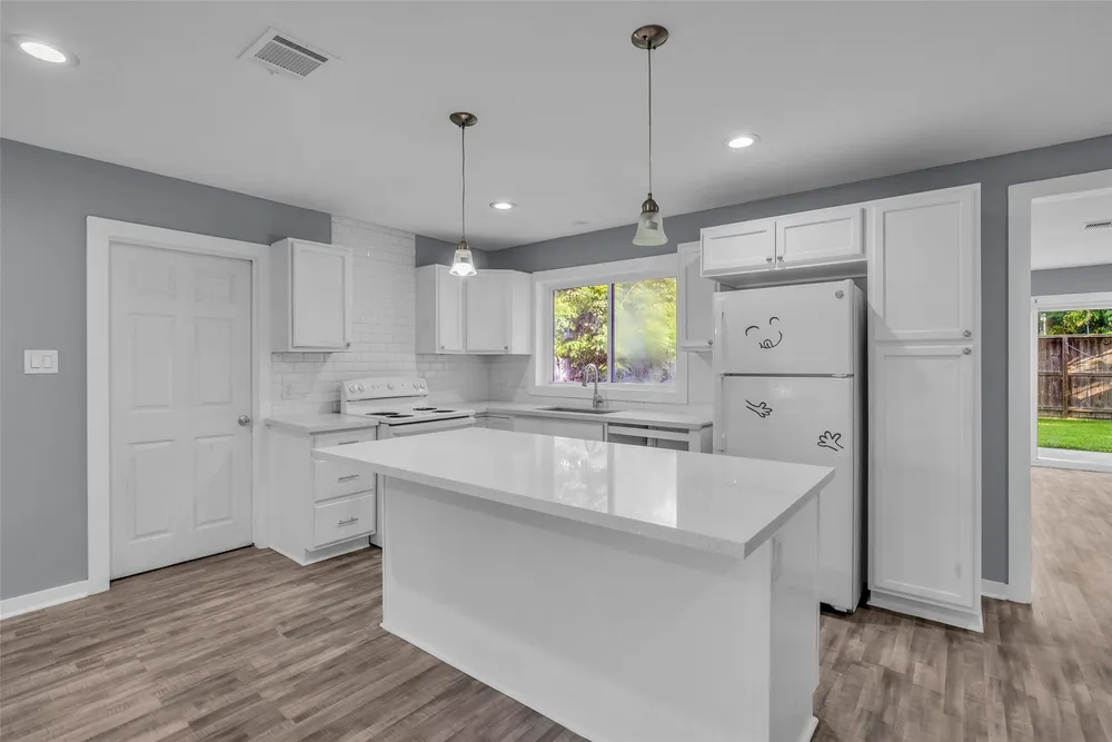 6930 Neff St, Houston, TX 77074