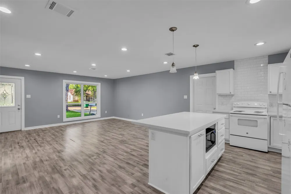 6930 Neff St, Houston, TX 77074