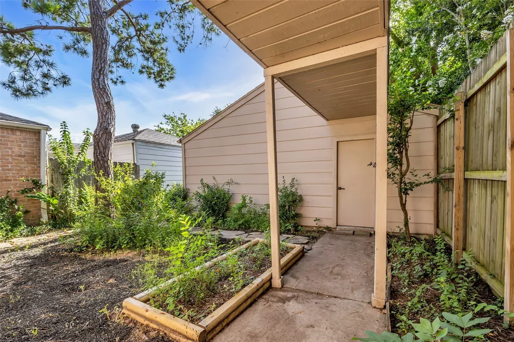 1907 Trixie Ln, Houston, TX 77042