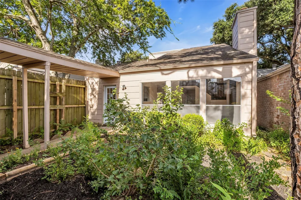 1907 Trixie Ln, Houston, TX 77042