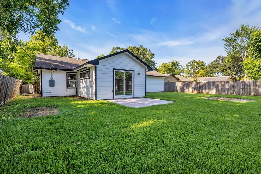 6930 Neff St, Houston, TX 77074