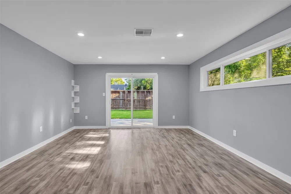 6930 Neff St, Houston, TX 77074