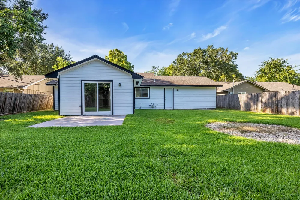 6930 Neff St, Houston, TX 77074