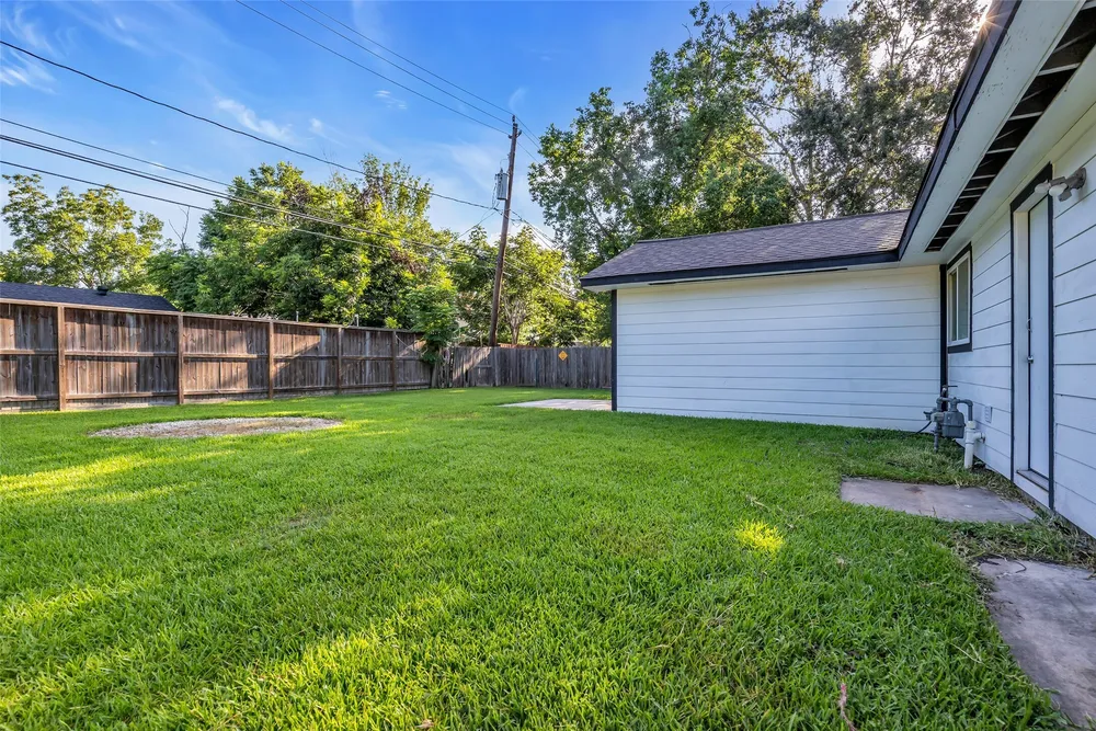 6930 Neff St, Houston, TX 77074