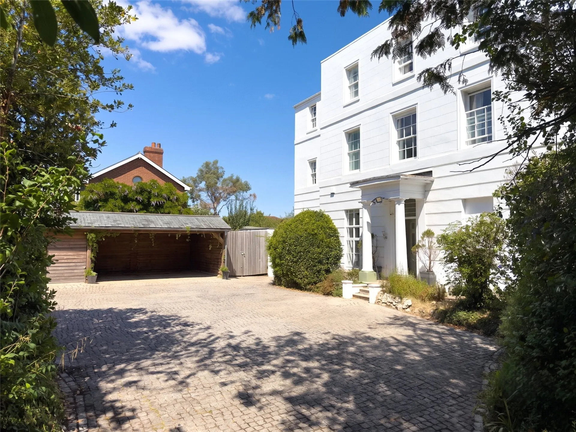 Property photo top 0
