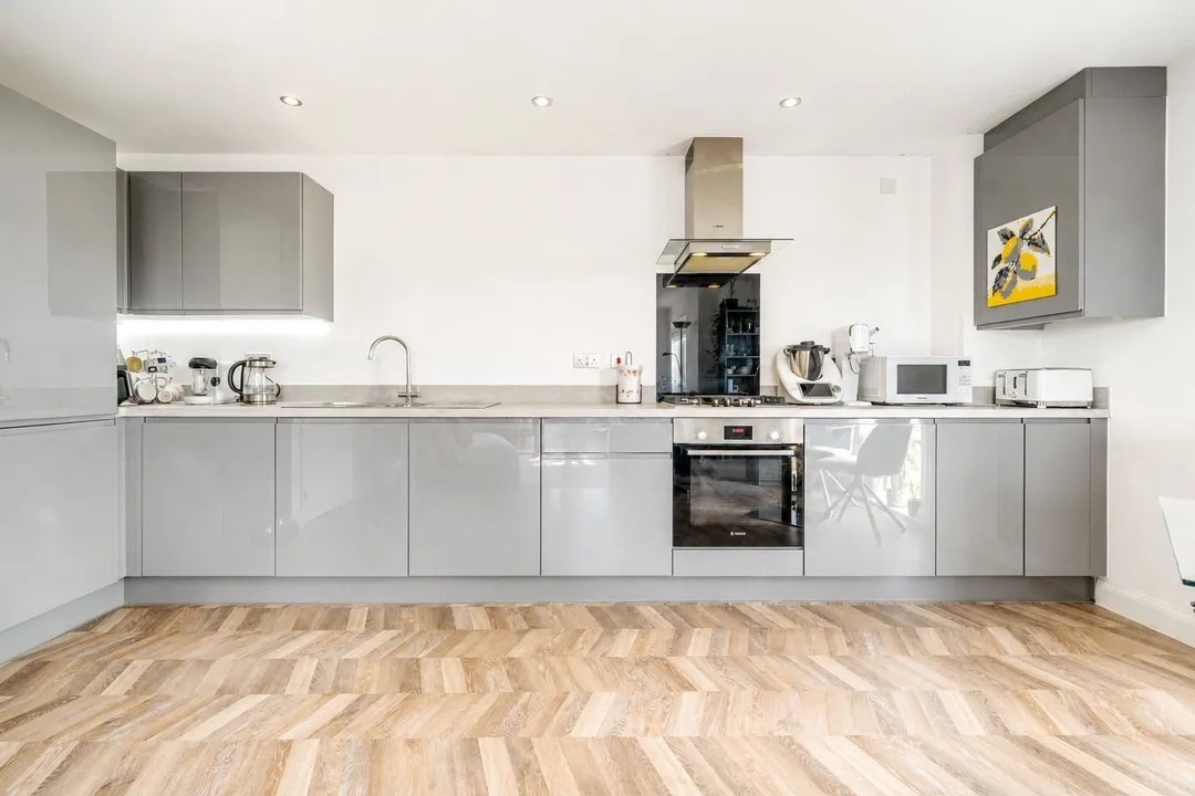 https://mr0.homeflow-assets.co.uk/files/photo/image/48002/3915/_x_/NEW260193_07.jpg