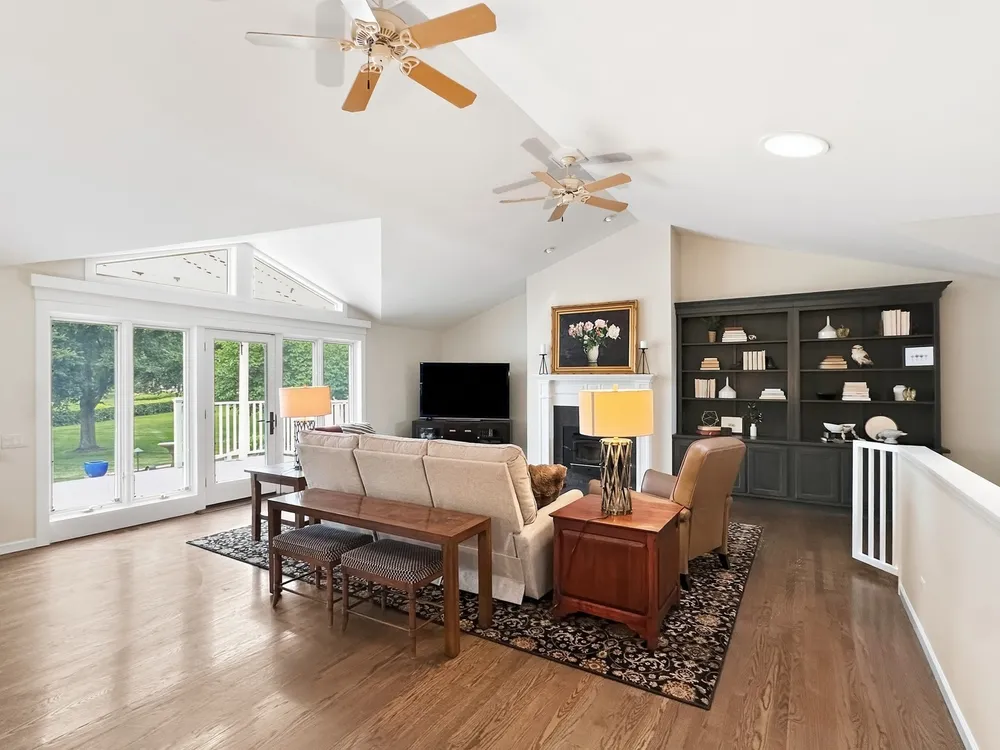 1110 Lake Shore Dr N, Barrington, IL 60010