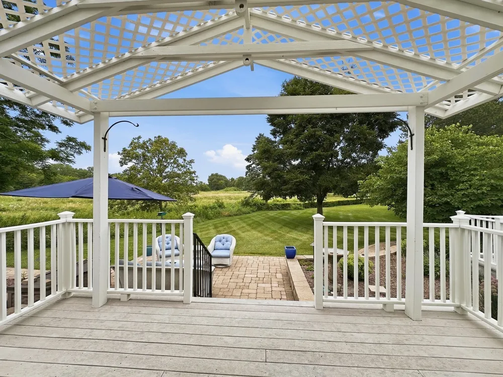 1110 Lake Shore Dr N, Barrington, IL 60010