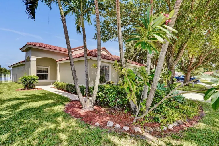 5886 Las Colinas Circle, Lake Worth Beach, FL 33463