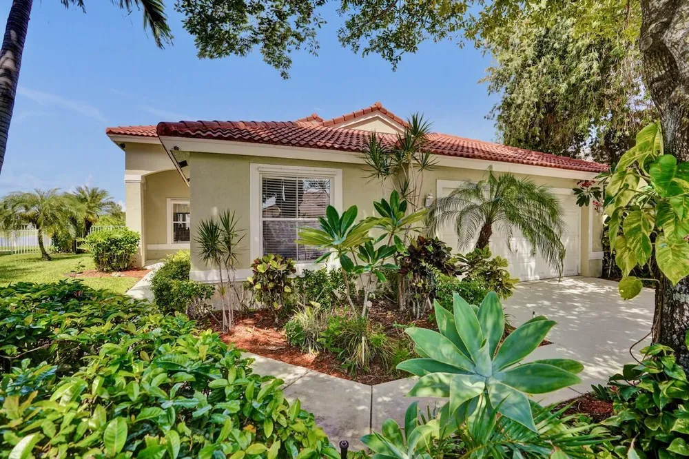 5886 Las Colinas Circle, Lake Worth Beach, FL 33463