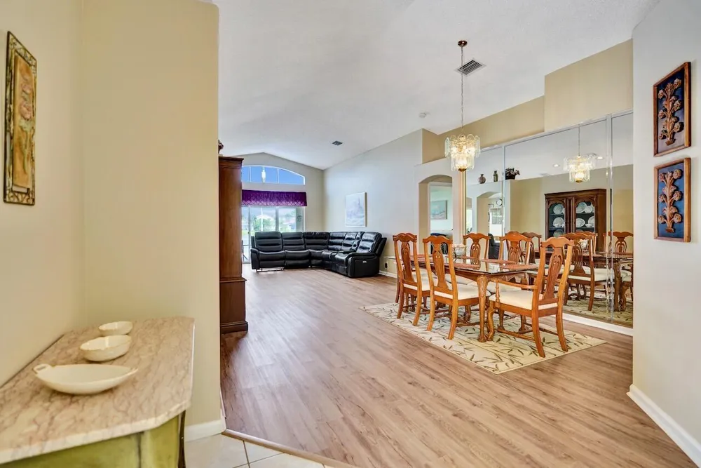 5886 Las Colinas Circle, Lake Worth Beach, FL 33463