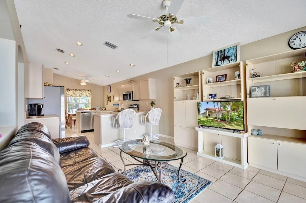 5886 Las Colinas Circle, Lake Worth Beach, FL 33463