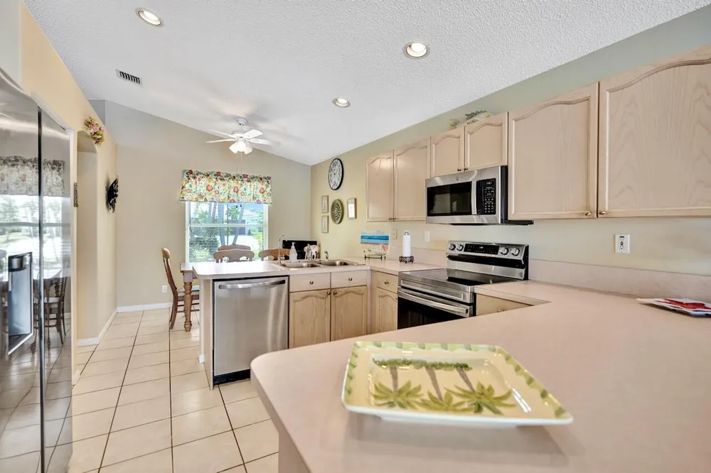 5886 Las Colinas Circle, Lake Worth Beach, FL 33463