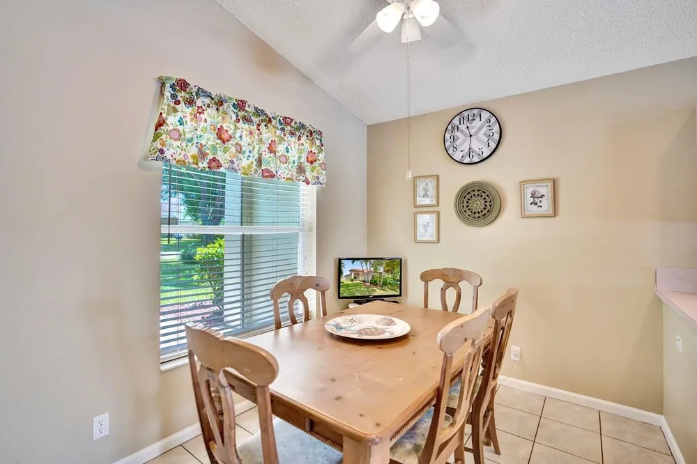 5886 Las Colinas Circle, Lake Worth Beach, FL 33463