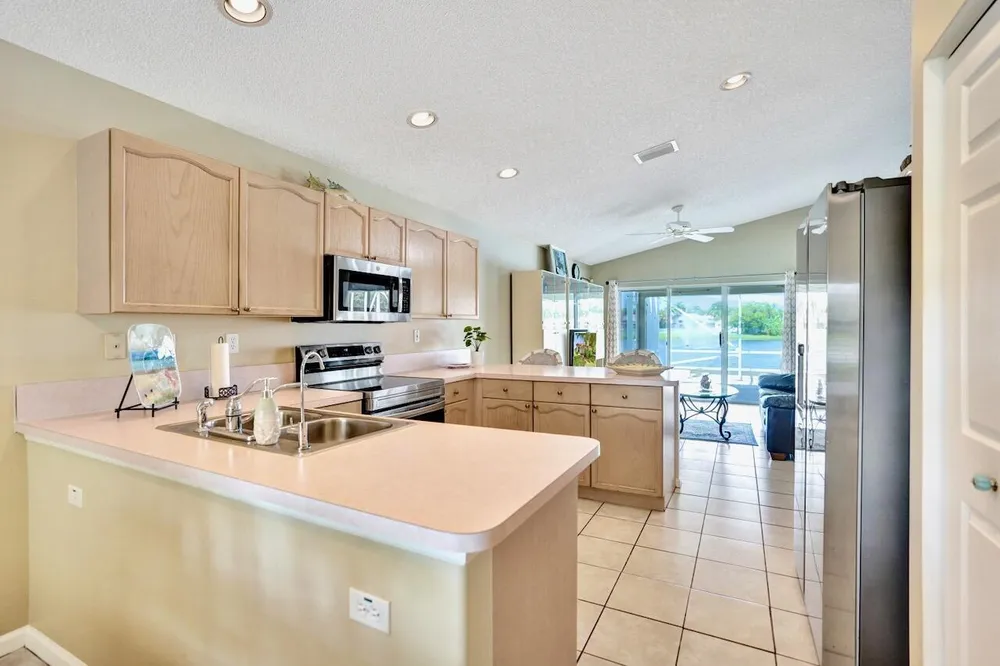 5886 Las Colinas Circle, Lake Worth Beach, FL 33463