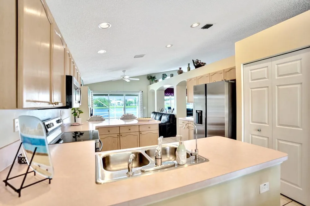 5886 Las Colinas Circle, Lake Worth Beach, FL 33463