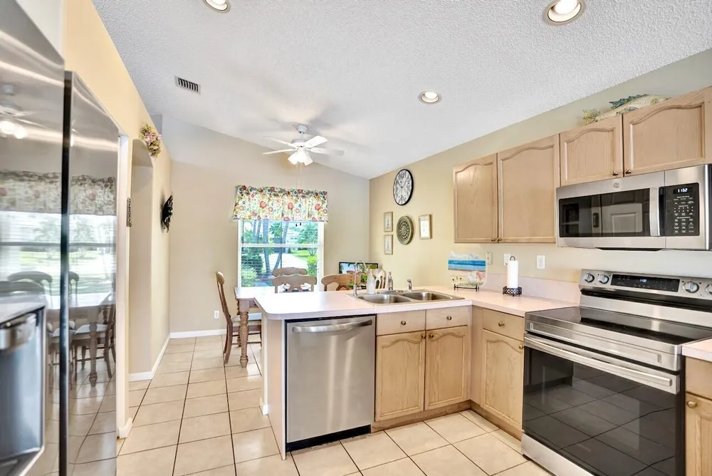 5886 Las Colinas Circle, Lake Worth Beach, FL 33463
