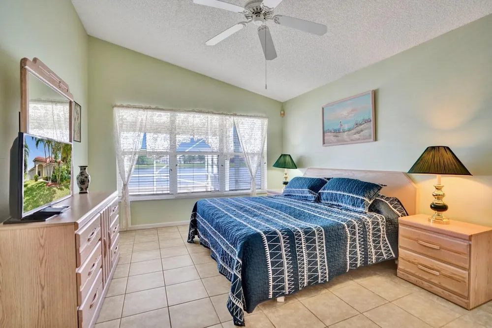 5886 Las Colinas Circle, Lake Worth Beach, FL 33463
