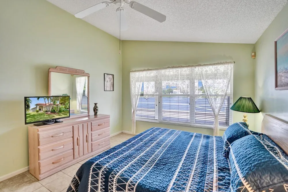 5886 Las Colinas Circle, Lake Worth Beach, FL 33463