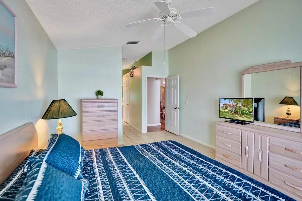 5886 Las Colinas Circle, Lake Worth Beach, FL 33463
