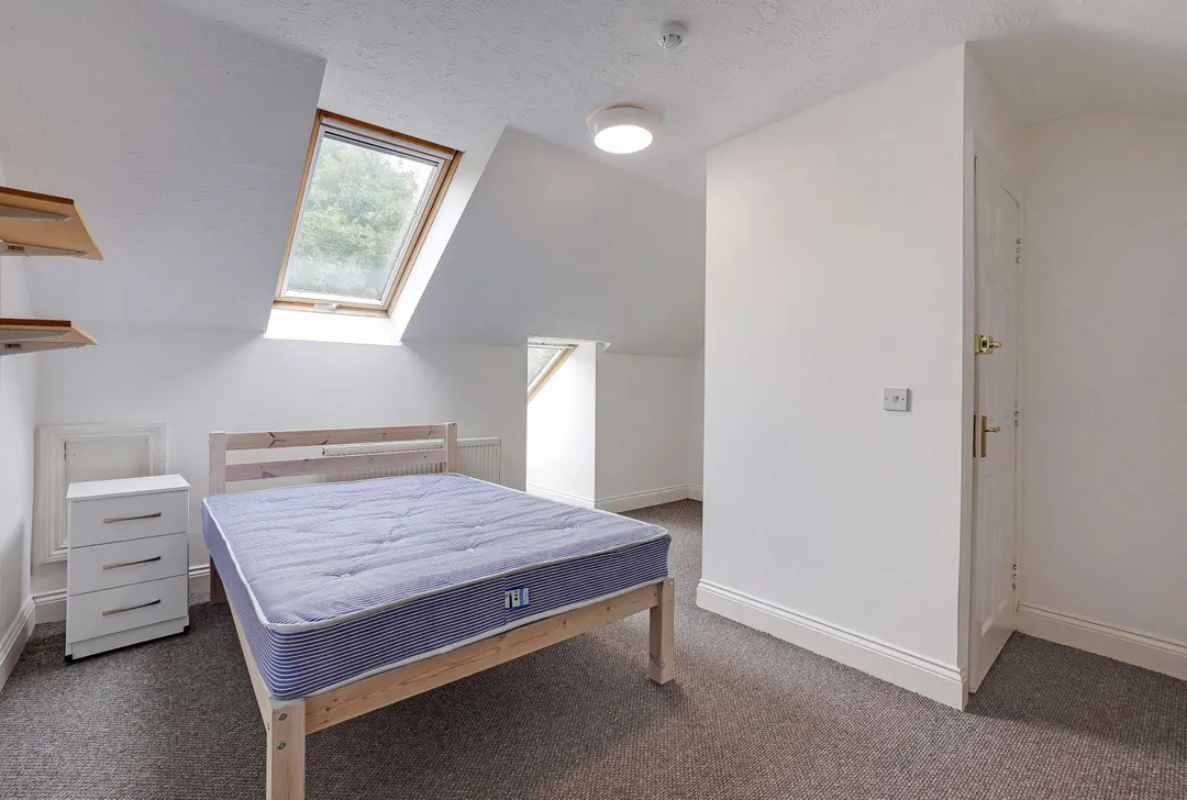https://mr0.homeflow-assets.co.uk/files/photo/image/48005/5630/_x_/24016_rdhacb_734565650_IMG_8.jpg