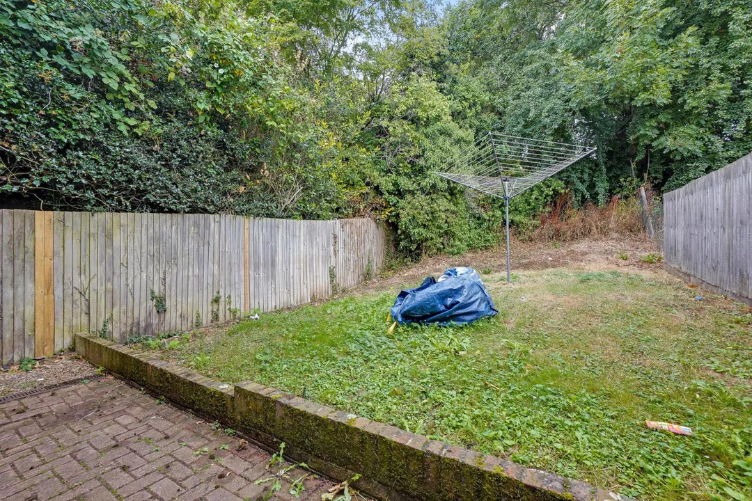 https://mr0.homeflow-assets.co.uk/files/photo/image/48005/5635/_x_/24016_rdhacb_734565650_IMG_11.jpg