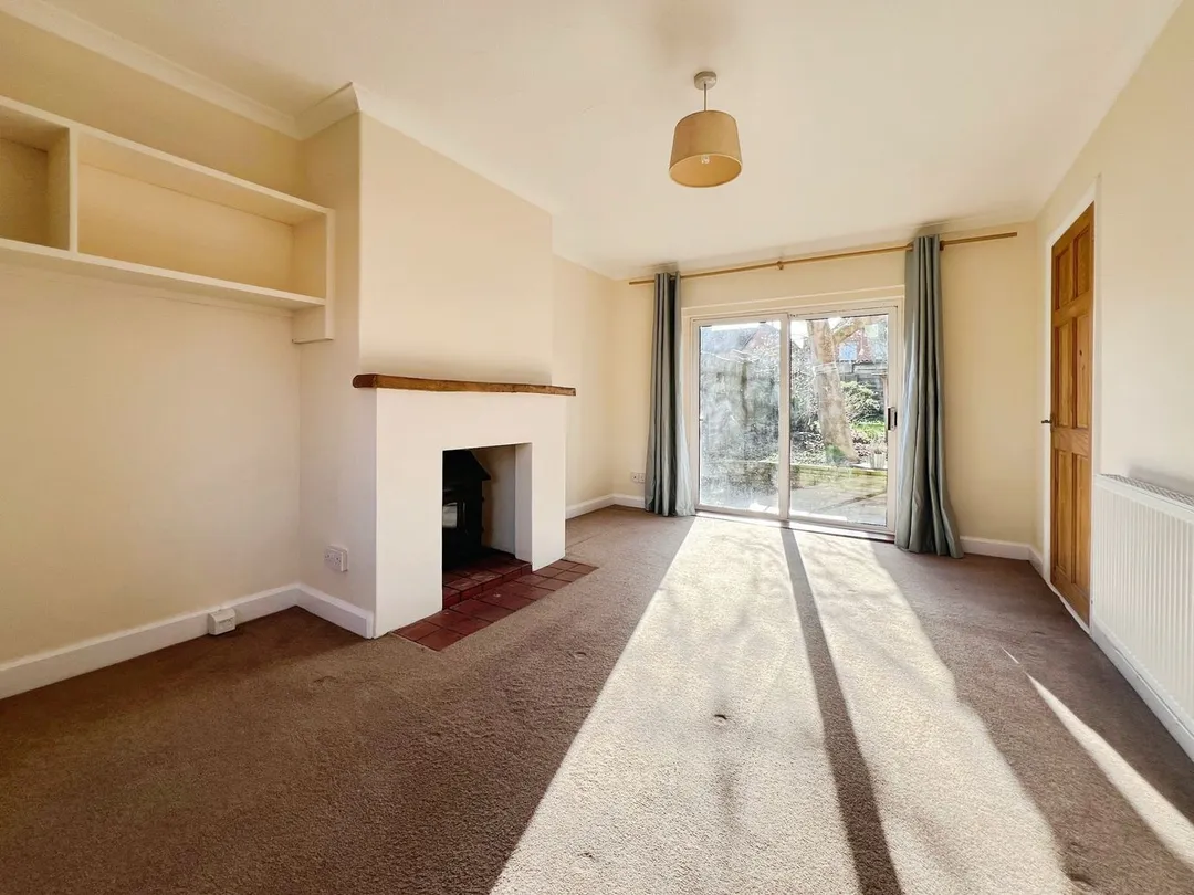 https://mr0.homeflow-assets.co.uk/files/photo/image/48007/9215/_x_/54343286.jpg