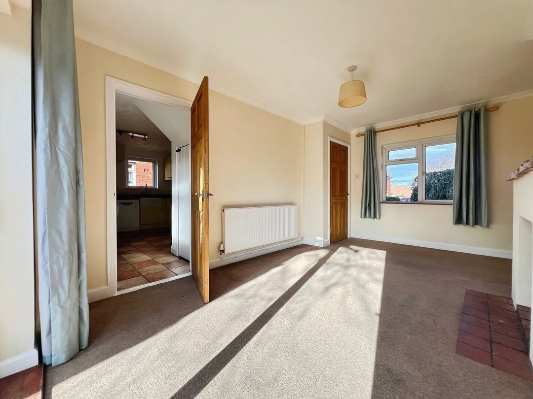 https://mr0.homeflow-assets.co.uk/files/photo/image/48007/9218/_x_/54343284.jpg