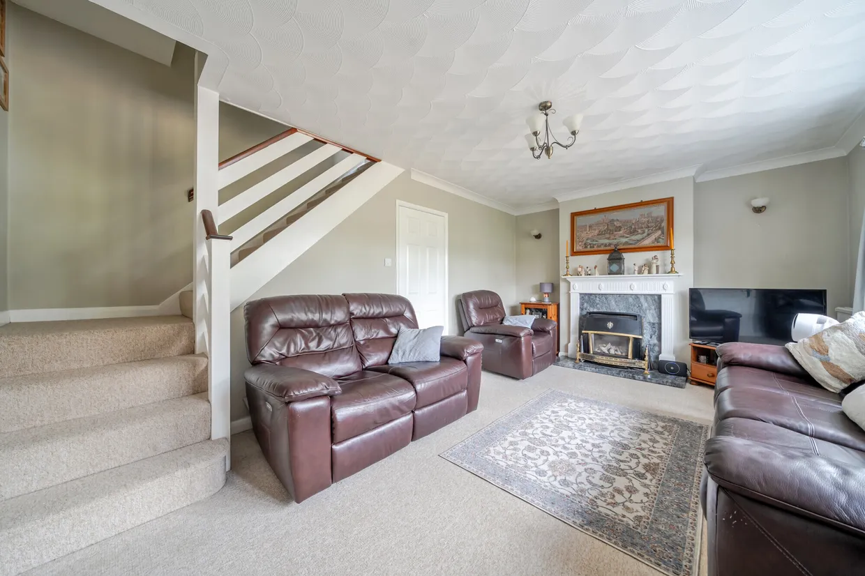 Glenhurst Close, Blackwater, GU17 photo 3