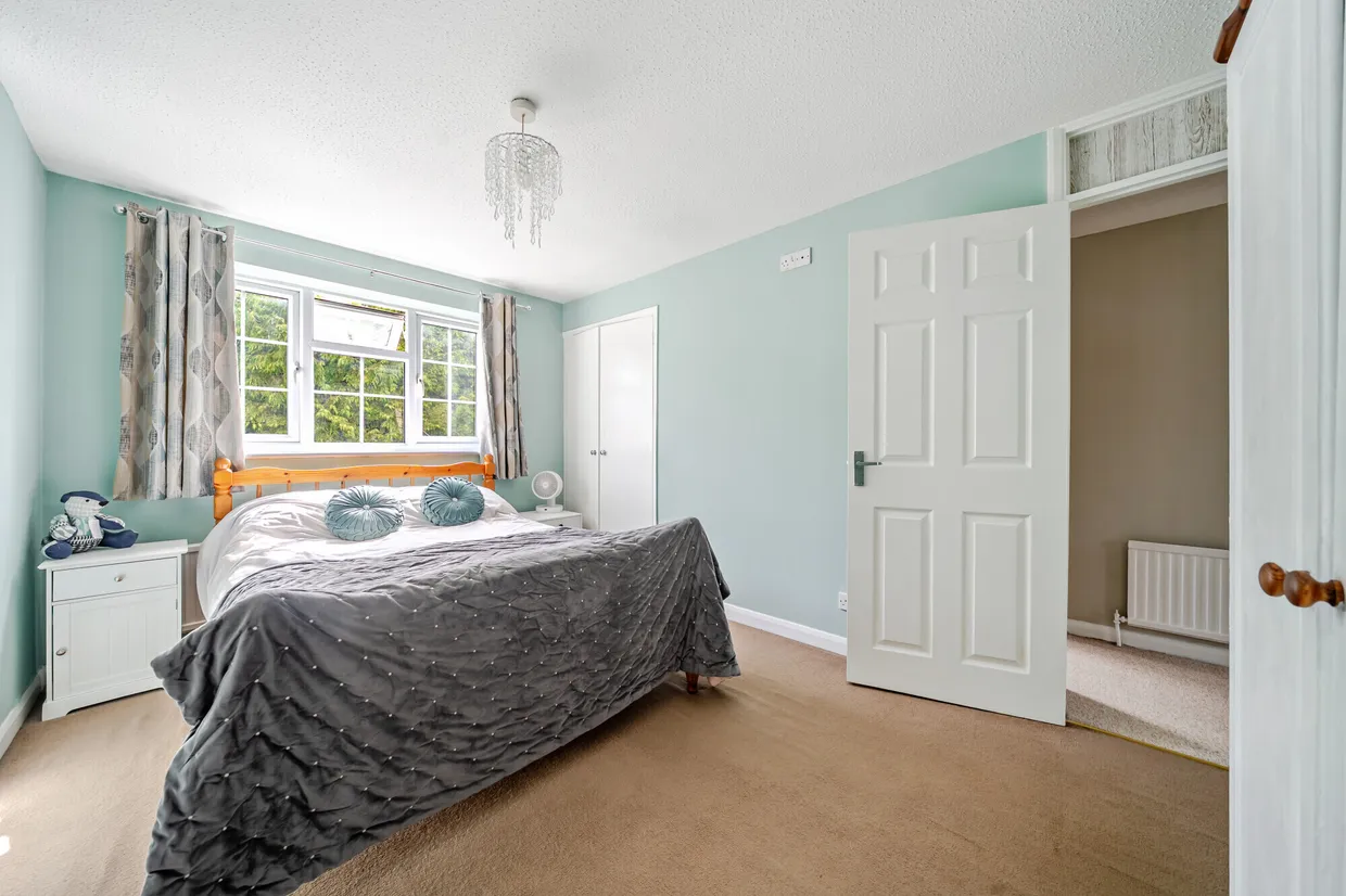 Glenhurst Close, Blackwater, GU17 photo 7