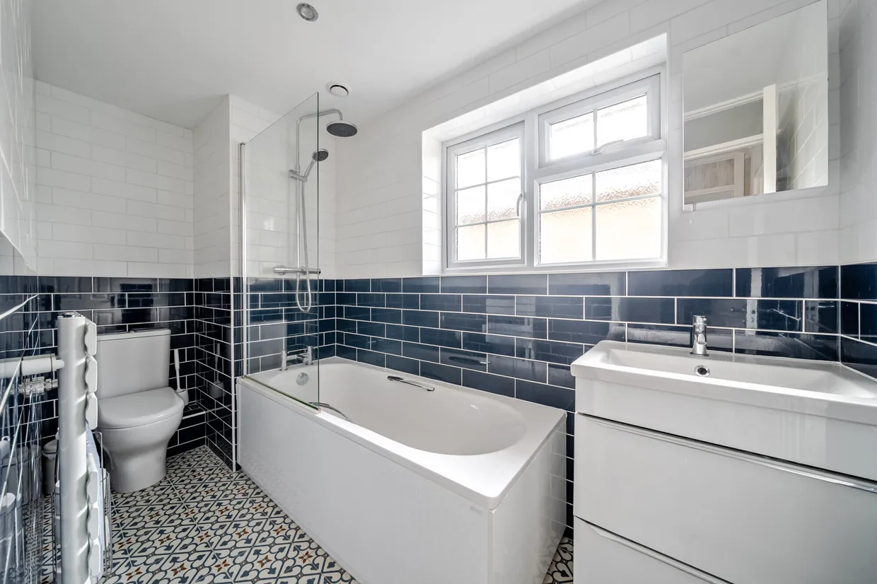 Glenhurst Close, Blackwater, GU17 photo 8