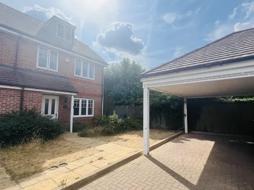 Larchfield Road, MAIDENHEADphoto