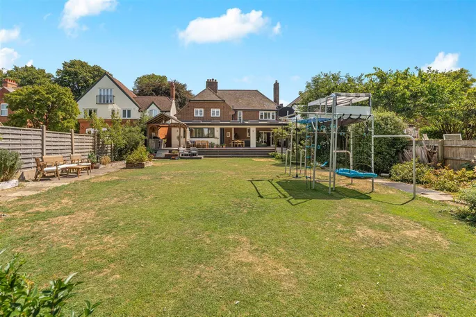 Property carousel image 26